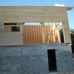 Soubassement béton avec mur en bois