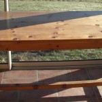 Table en pin Cimbraud avec traverses basses